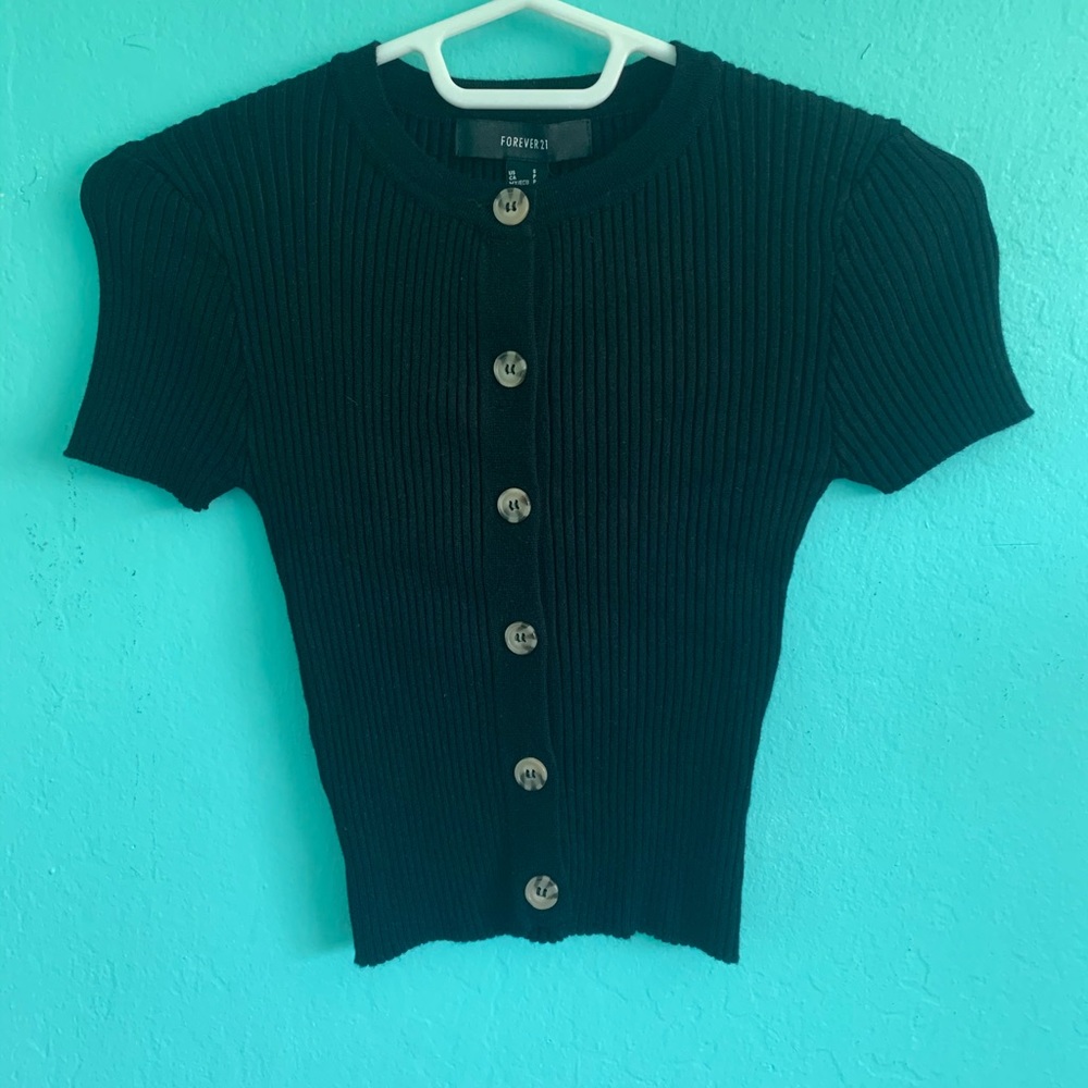 Forever 21 black crop top, sweater material